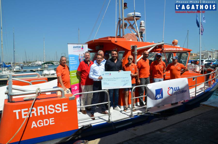 Cap d'Agde - Axa remet un chèque de  2256€ à la SNSM du Cap d'Agde!
