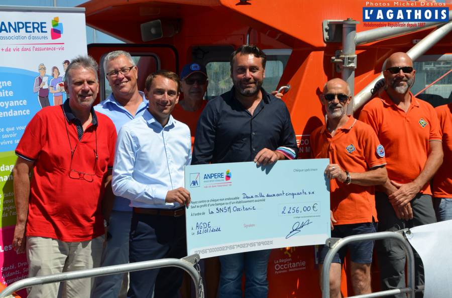 Cap d'Agde - Axa remet un chèque de  2256€ à la SNSM du Cap d'Agde!