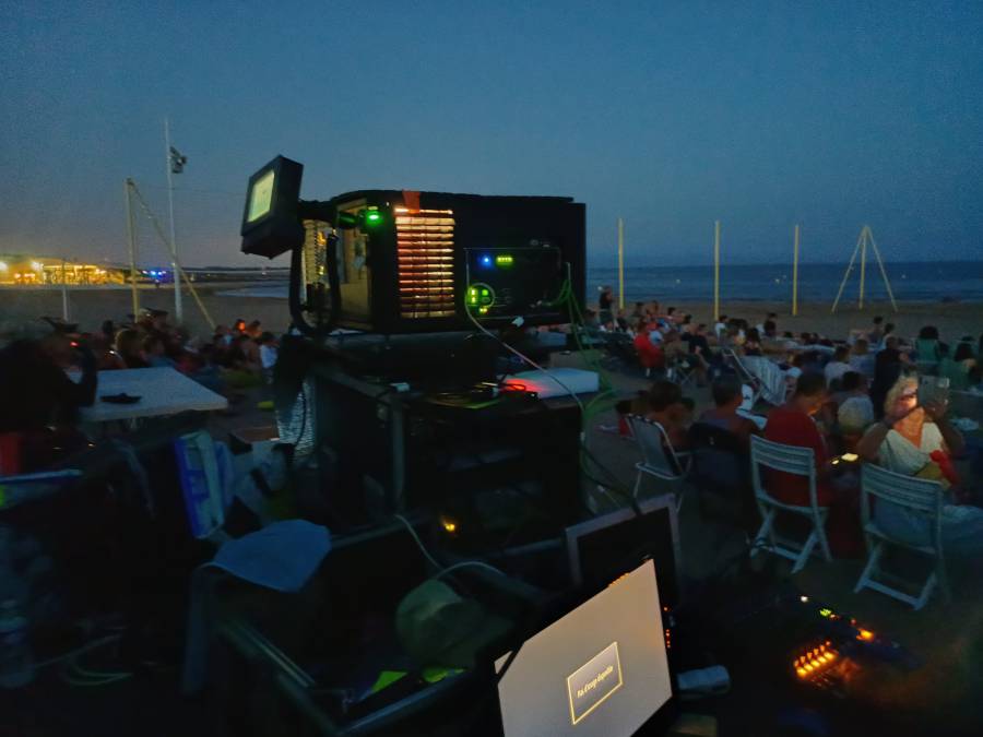 Vias - Succès pour la première soirée du ciné'ma plage à Vias