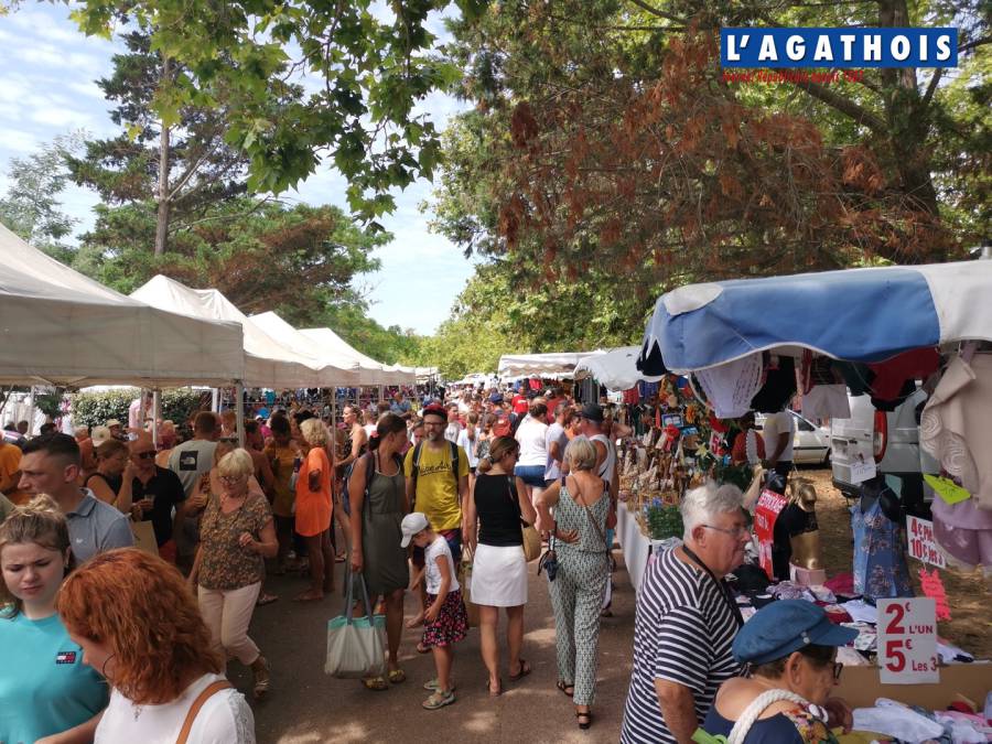 Cap d'Agde En direct du Marché alimentaire du Samedi parking du