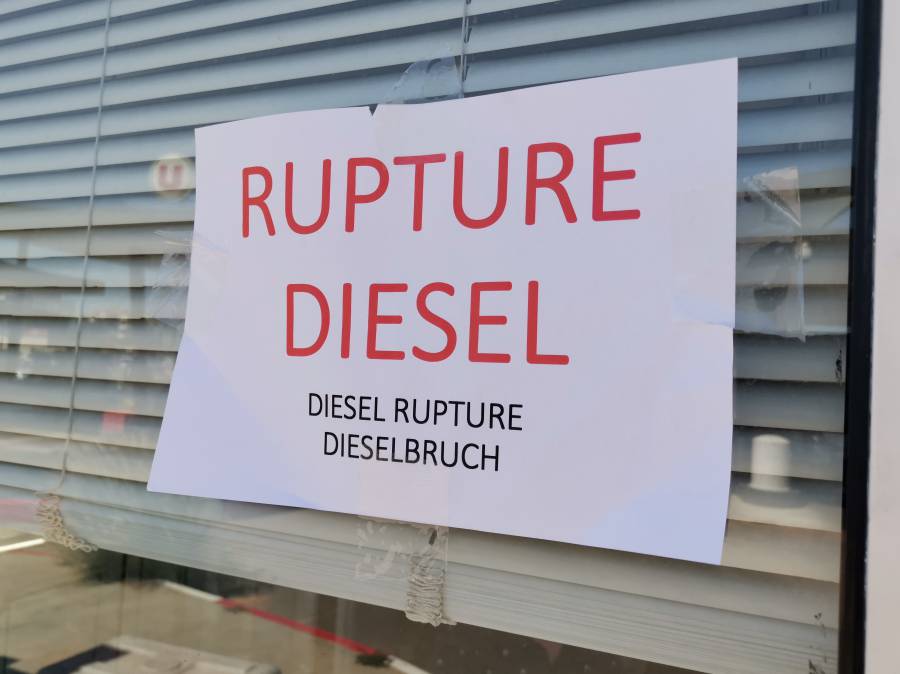 Agde - Insolite ! Rupture de Diesel a Hyper U !