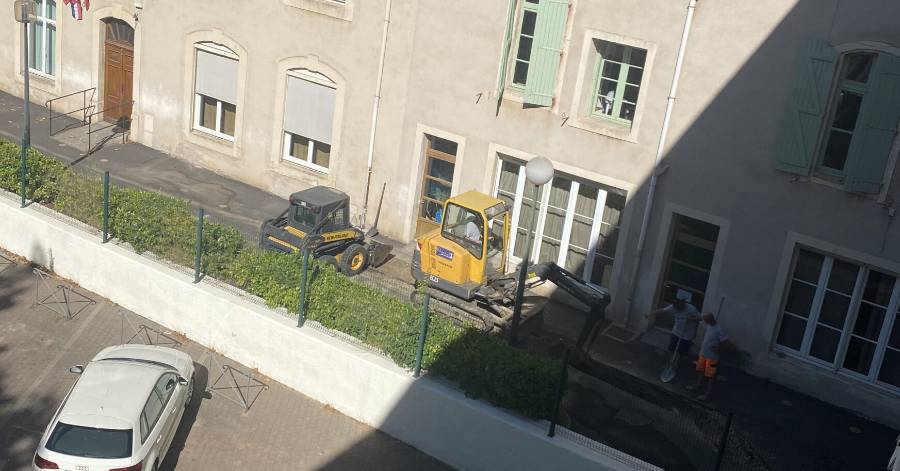 Pézenas - Des travaux d'entretien et de réfection dans les différentes écoles de la commune.