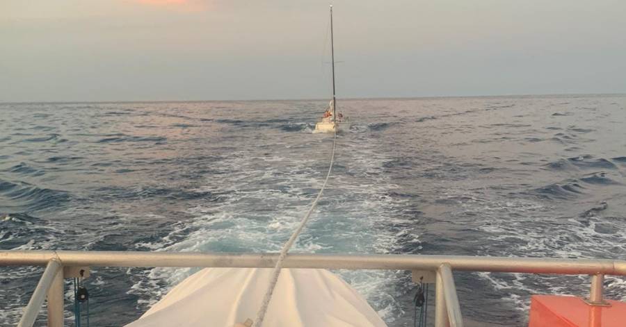 Cap d'Agde - Panne de moteur et panne de vent : la SNSM du Cap d'Agde intervient !