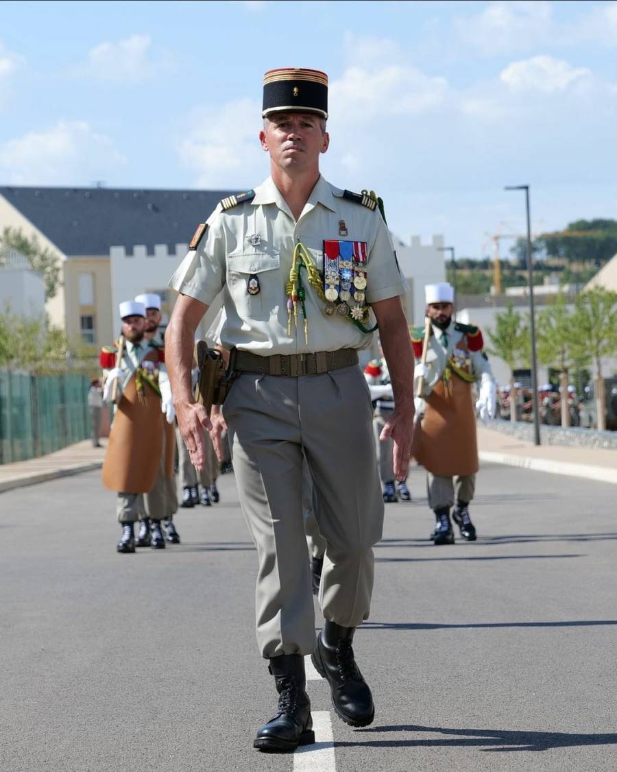 Agde - Rodez - La commissaire de police Annabelle CHALLIES  assisté  aux côtés de la à la cérémonie de passation de commandement de la 13e demi-brigade de Légion étrangère