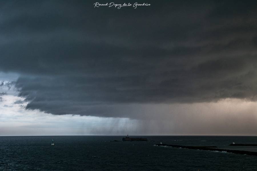 Cap d'Agde - Des images incroyables de l'orage par Renaud Dupuy de la Grandrive