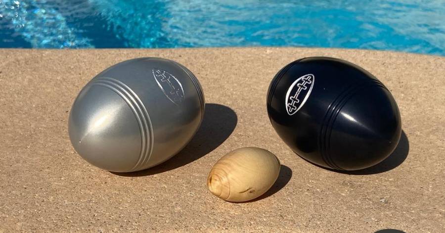 Marseillan - INSOLITE : Le 1er tournoi en triplette de Boule Ovale aura lieu à Marseillan.