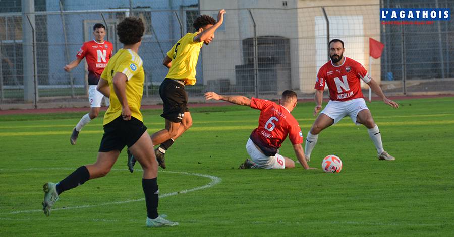 Football Agde - N3 - Le RCOA met un genou à terre en championnat face à Castanet.