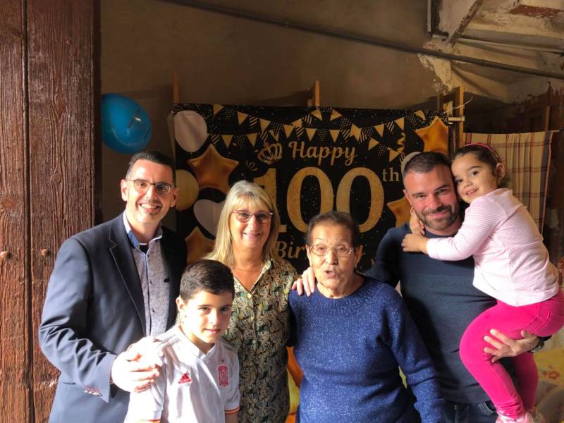 Bessan - Jeanne Millan, une nouvelle centenaire bessanaise entourée de toute sa famille
