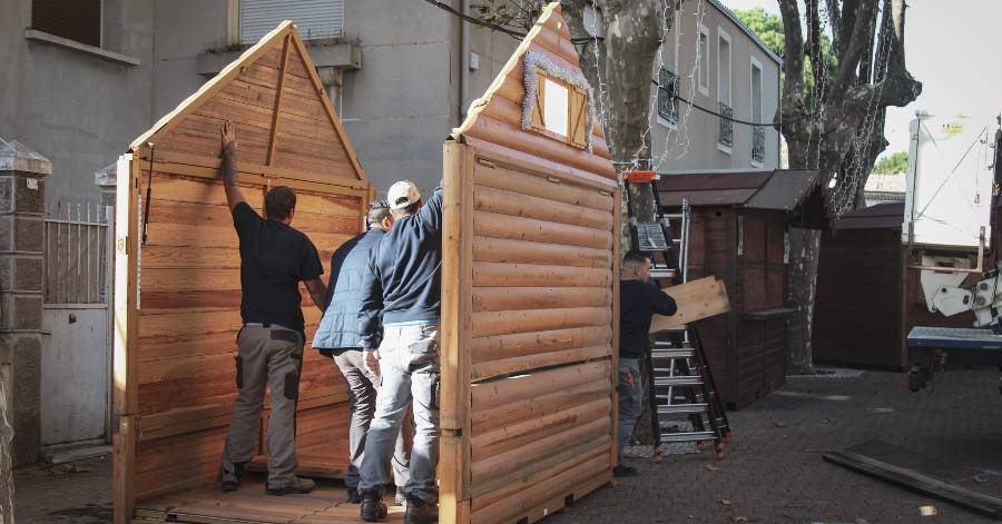 Vias - Le Village de Noël est actuellement en cours d'installation à Vias !