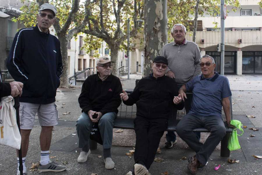 Bessan - Le Sénat de la place de la Fontaine rythme les commentaires sur l'actualité locale