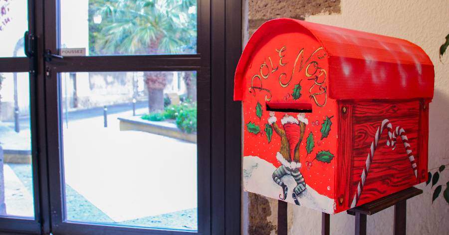 Vias - Les enfants peuvent déposer leurs lettres au Père Noël à la Mairie