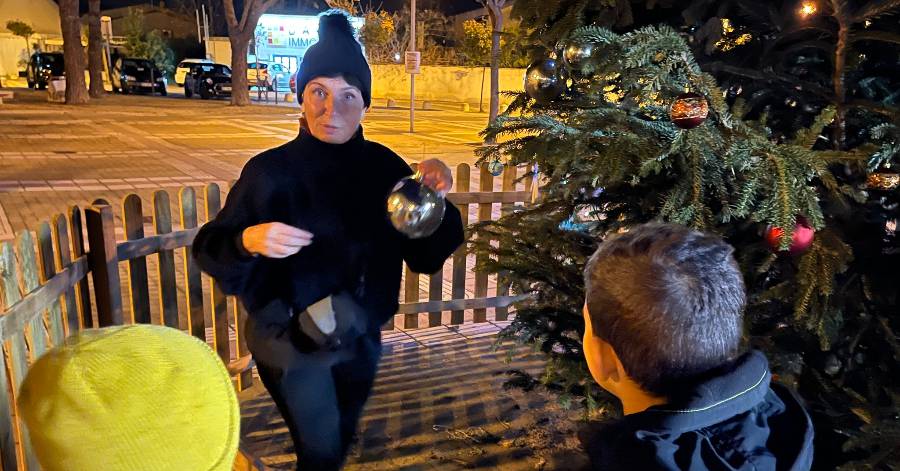 Portiragnes - La décoration du Grand Sapin lance Noël à Portiragnes !