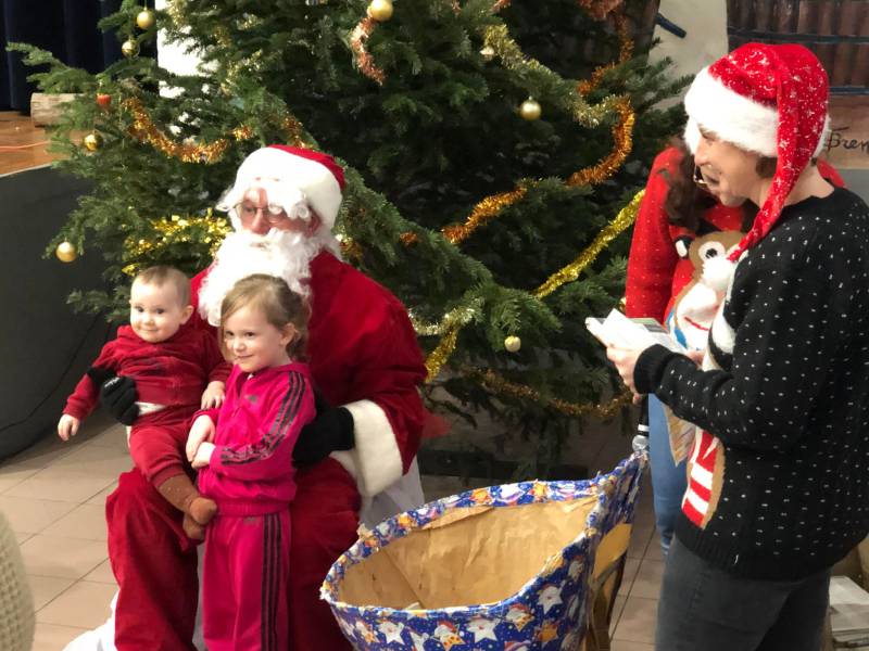 Bessan - Les Bambins de la crèche municipale toujours impressionnés par le Père Noël
