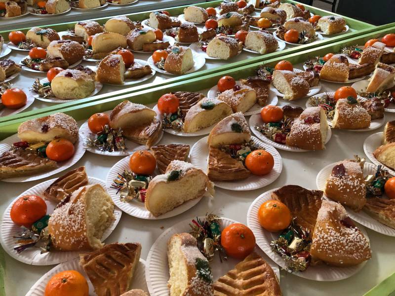 Bessan - Royaumes et galette des rois partagés pour le nouvel an par les Aînés de la Tuque