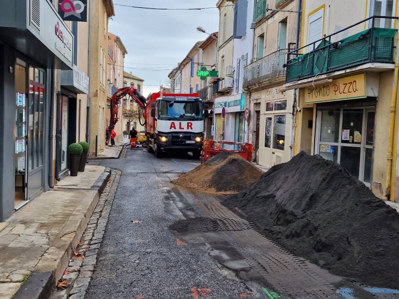 Bessan - La transformation de la Grand'rue débute par les premiers coups de pioche