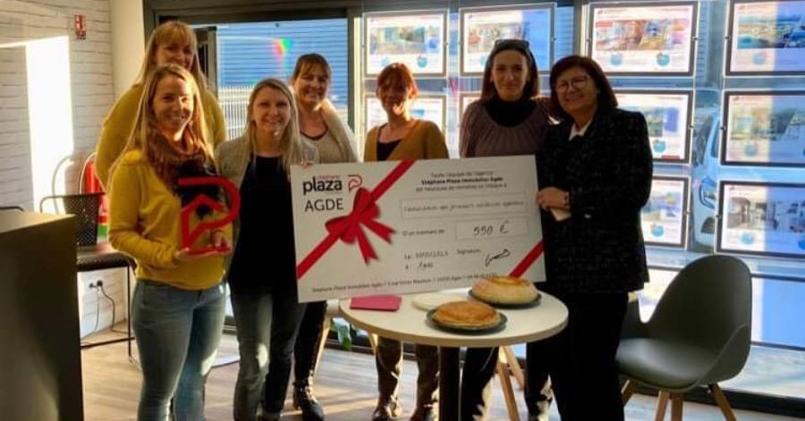 Agde - L'agence immobilière Plaza remet un chèque aux primeurs solidaires !