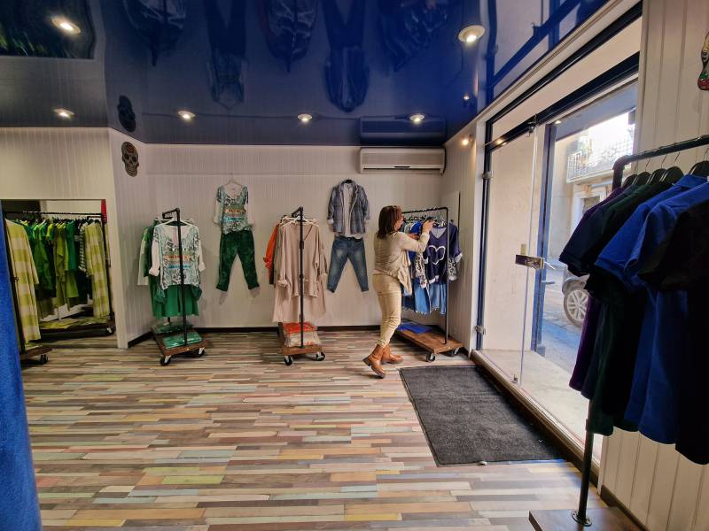 Bessan - Malgré les travaux, une nouvelle boutique vient encore plus dynamiser la Grand'rue