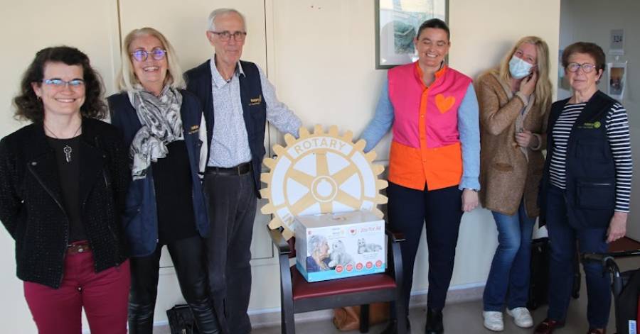 Agde - Le Rotary Club offre des chats interactifs à l'hôpital et à l'Ephad d'Agde