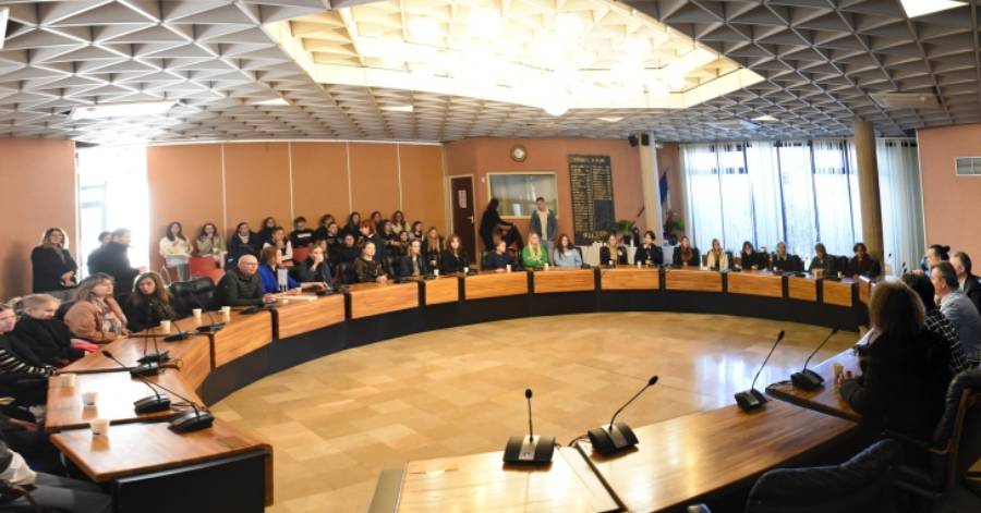 Agde - Des collégiens finlandais reçus par le Maire d'Agde
