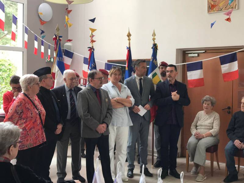 Bessan - Les élus départementaux honorent les anciens combattants de la maison de retraite