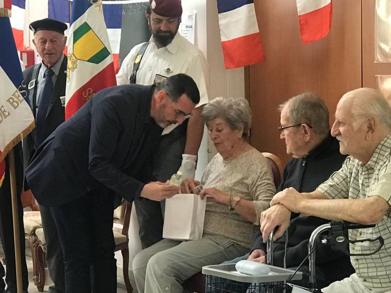 Bessan - Les élus départementaux honorent les anciens combattants de la maison de retraite