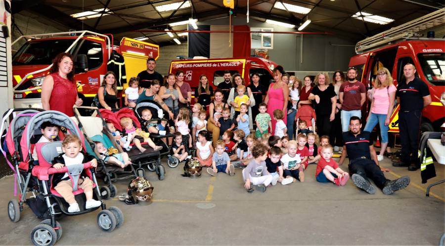 Bessan - La crèche des Bambins et l'école élémentaire en visite à la caserne des pompiers