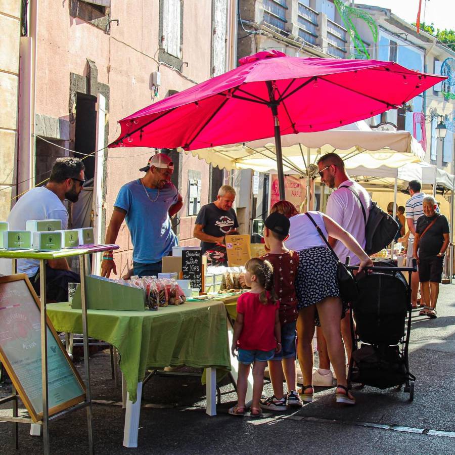 Vias - Retour en images sur le premier marché artisanal et nocturne de la saison estivale !