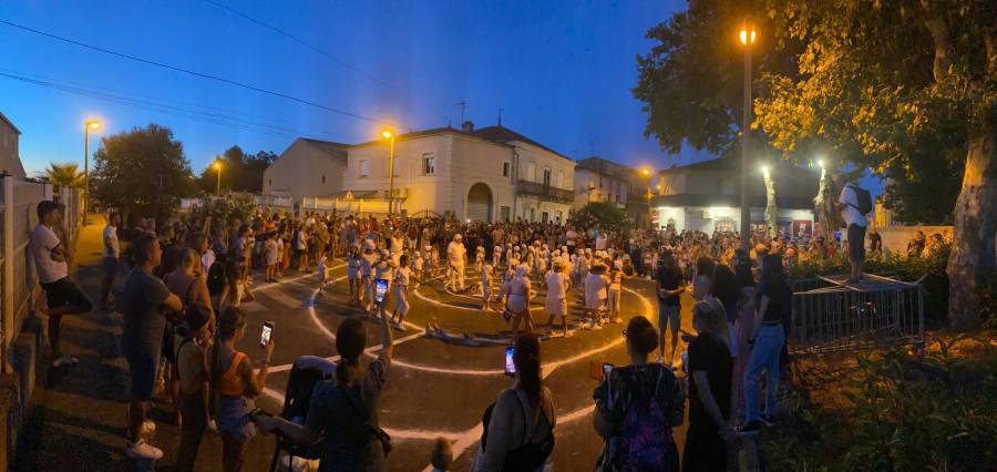 Bessan - La danse du soufflet, reine d'un soir, a illuminé la fête nationale de mille feux