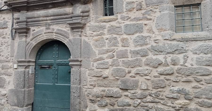 Agde - Découvrez les monuments et l'architecture en pierre de lave