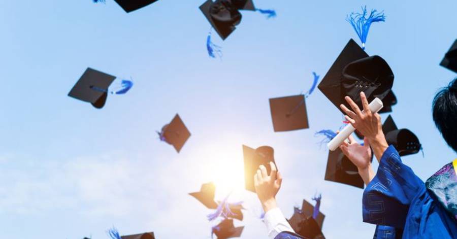 Vias - Inscrivez-vous à la cérémonie des Bacheliers de Vias !