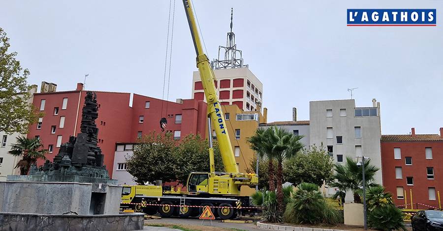 Cap d'Agde - Remplacement de la flèche de la Grande Tour du Cap d'Agde !