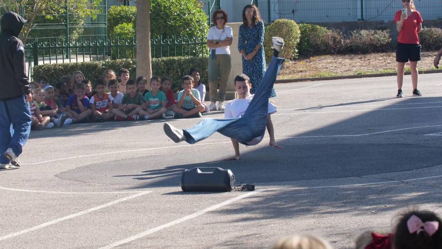 Bessan - Du hip-hop dans la cour de l'école pour fêter la rentrée scolaire en musique