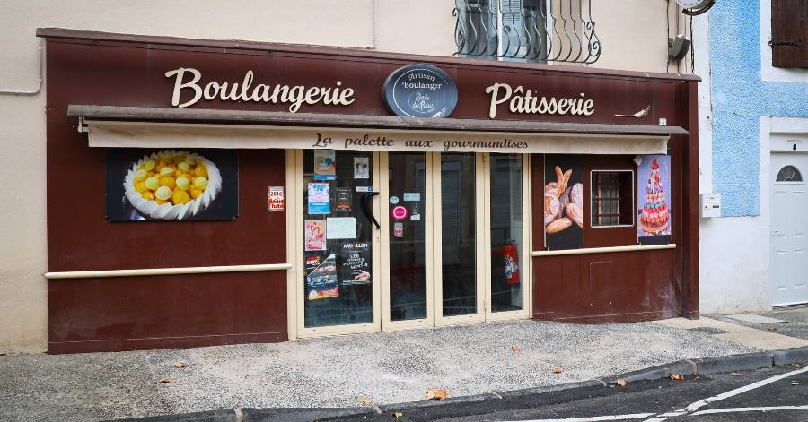 Vias - Des travaux pour rendre la boulangerie accessible aux personnes à mobilité réduite.