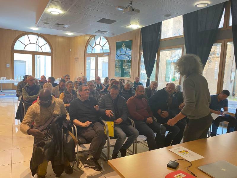 Bessan - Enthousiasme totémique lors de l'assemblée des totems occitans et catalans à Bessan
