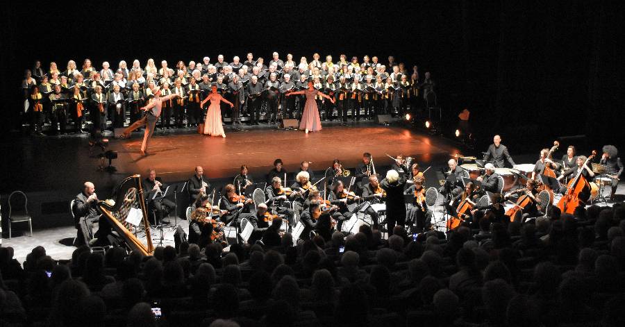 Cap d'Agde - Salle comble pour le concert viennois de l'orchestre symphonique Agapé