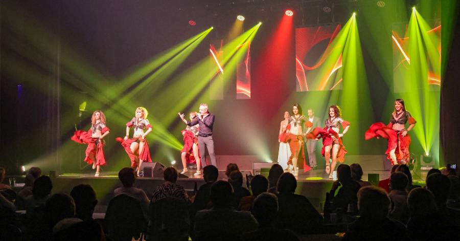 Vias - Retour en images sur le spectacle : Cabaret Douce France !