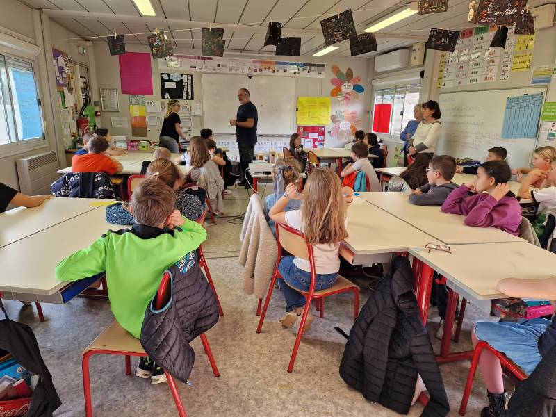 Bessan - De nouveaux nichoirs et hôtels à insectes avec le conseil citoyen participatif et l'école