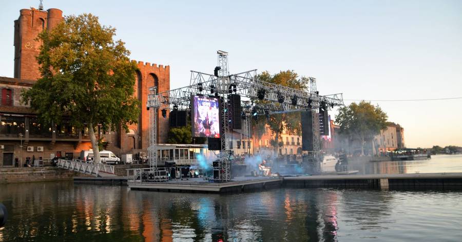 Agde - Découvrez les coulisses et la première partie de la scène flottante de Louis Bertignac