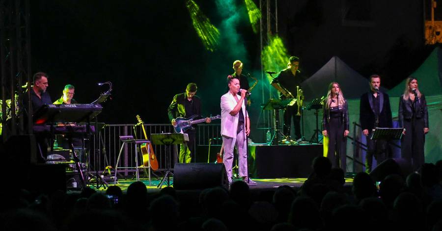 Vias - Chimène Badi a enflammé la scène du Festival Vias en Jazz