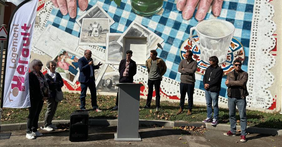 Pézenas - Inauguration conviviale de la fresque de Virginia Bersabe à la résidence Romain Rolland