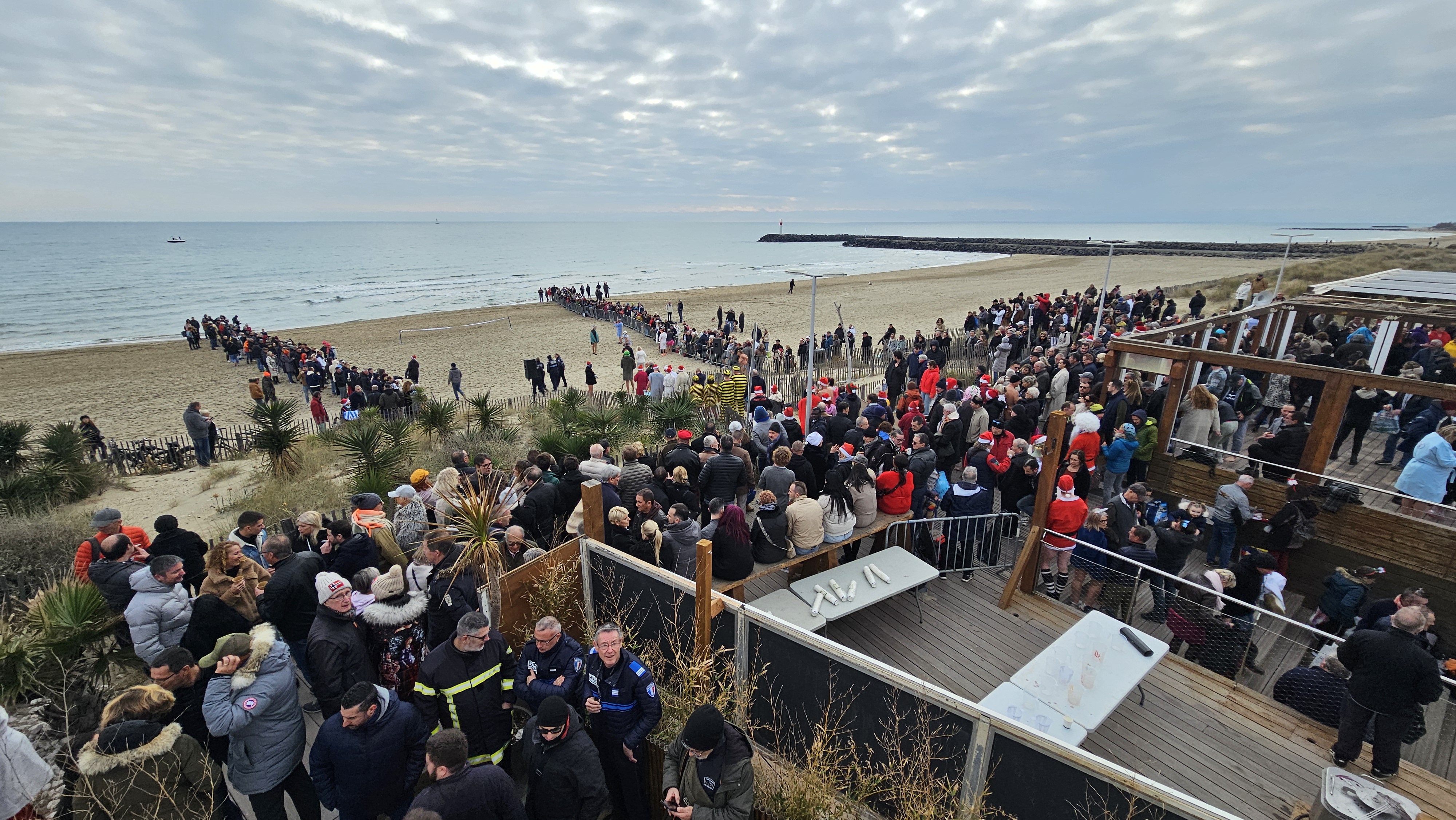 Cap d'Agde - Dernier bain de l'année pour 584 baigneurs au village Naturiste