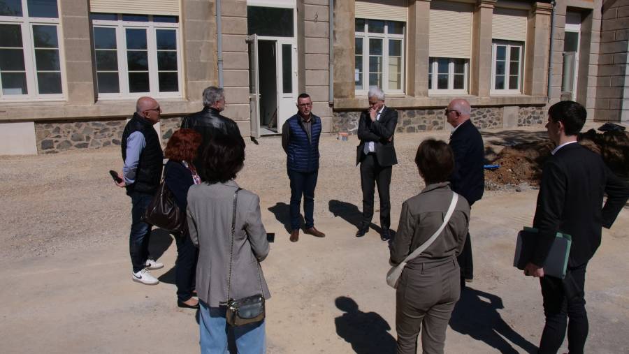 Bessan - L'extension de l'école élémentaire sous le regard du sous-préfet de Béziers