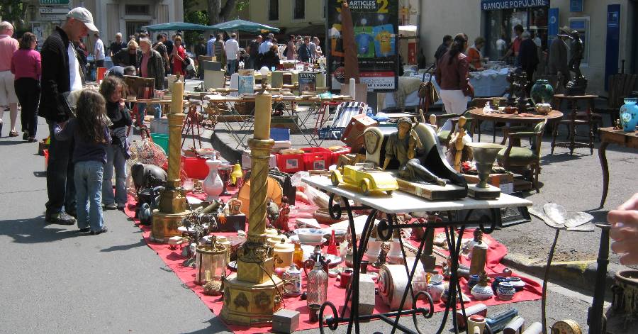 Pézenas - Le grand déballage des antiquaires et brocanteurs revient ce dimanche